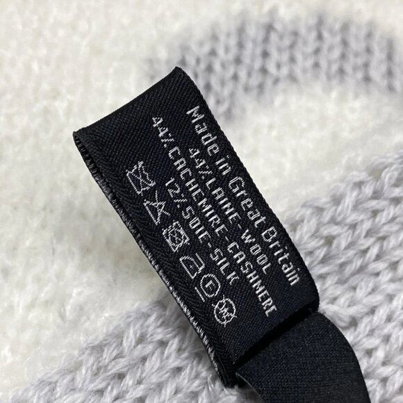 CHANEL - White Light gray Wool Cashmere Silk Scarf - Picture 2 of 6